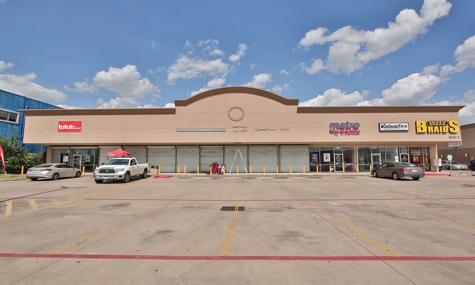 More Photos Of 9441 Cullen Blvd, Houston Unknown For Lease