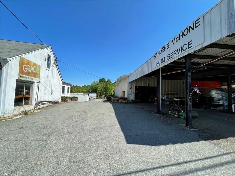 More Photos Of 607 Main, Pilot Mountain Storefront Retail Residential For Sale