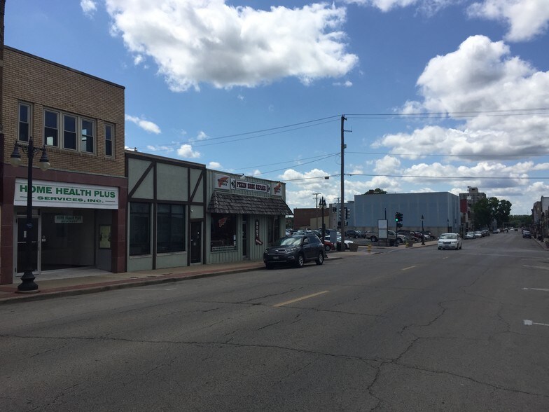 Primary Photo Of 512 Court St, Pekin General Retail For Sale