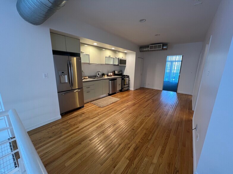 More Photos Of 740 N Ogden Ave, Chicago Office Residential For Lease