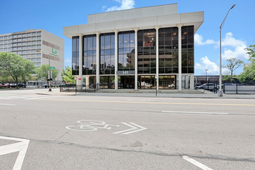 More Photos Of 141 E Town St, Columbus Office Residential For Lease