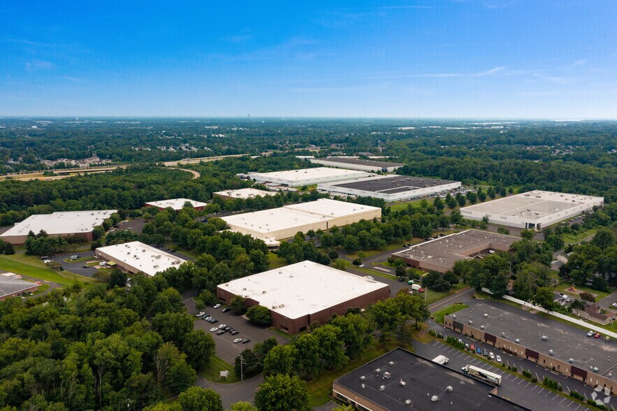 More Photos Of 3001 Frost Rd, Bristol Warehouse For Lease