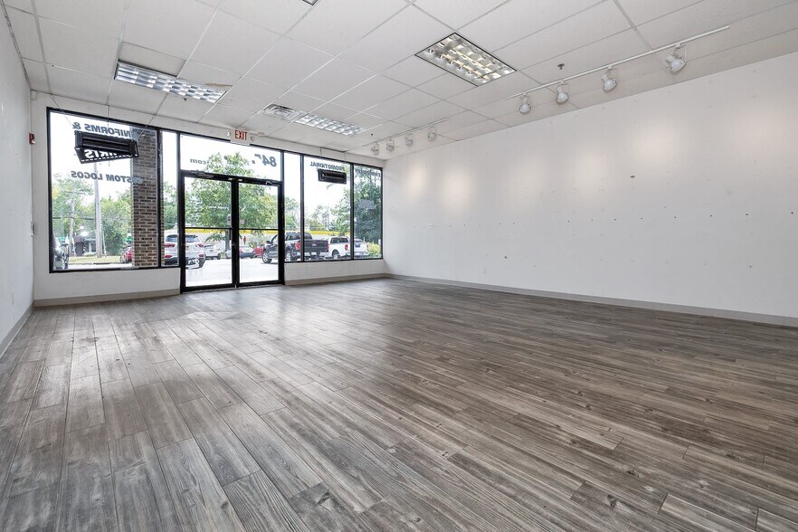 More Photos Of 27 N Middletown Rd, Nanuet Freestanding For Lease