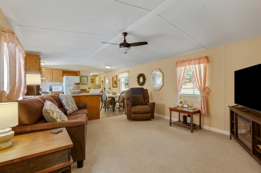 More Photos Of 84-86 Benson Rd, Travelers Rest Specialty For Sale