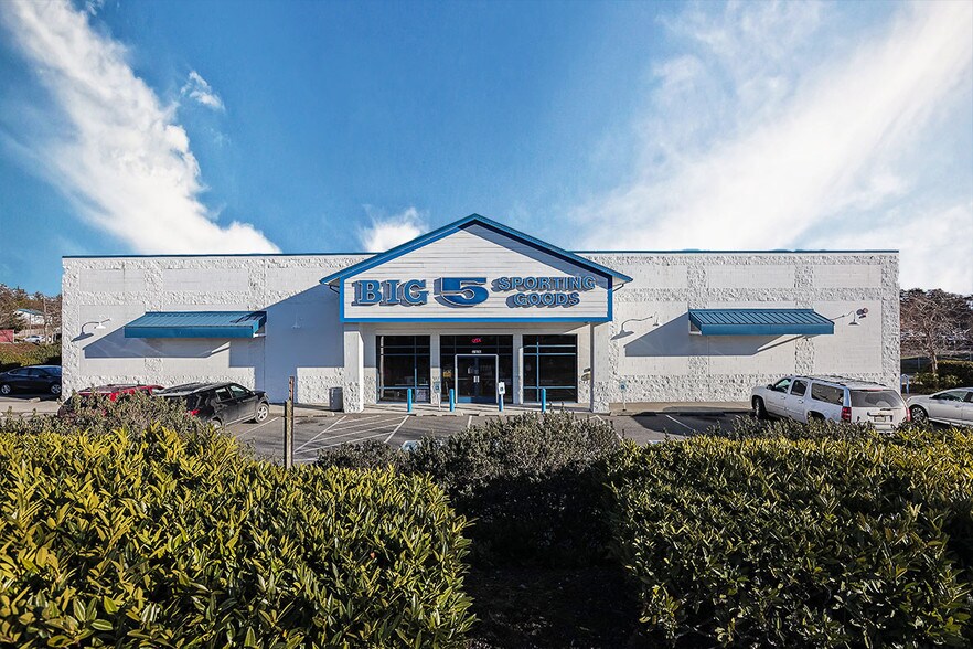 Primary Photo Of 31956 State Route 20, Oak Harbor General Retail For Lease