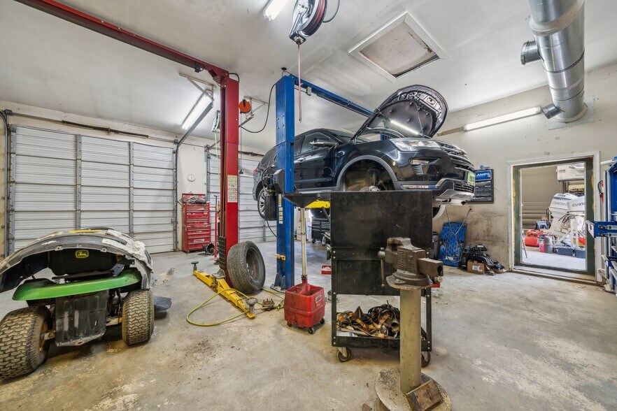 More Photos Of 1856 Buckley Hall Rd, Cobbs Creek Warehouse For Sale