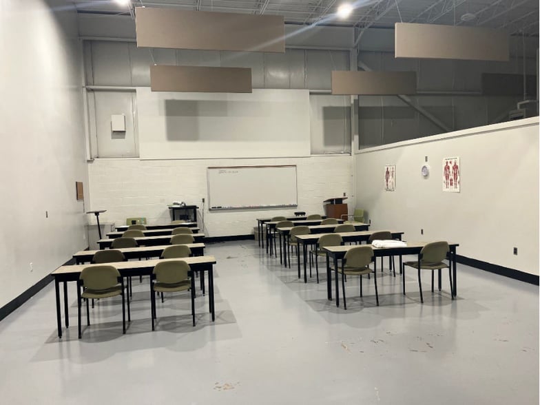 More Photos Of 2101 Pennsylvania Ave, York Manufacturing For Sale