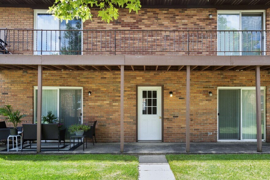 More Photos Of 2111 W Frederick Dr, Marion Apartments For Sale
