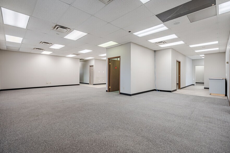 More Photos Of 5704 44 St, Lloydminster Office For Lease