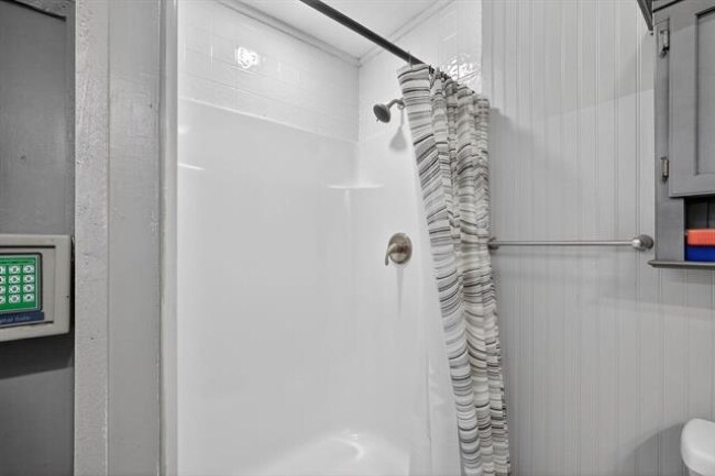 More Photos Of 3050 E Parkway St, Groves Showroom For Sale