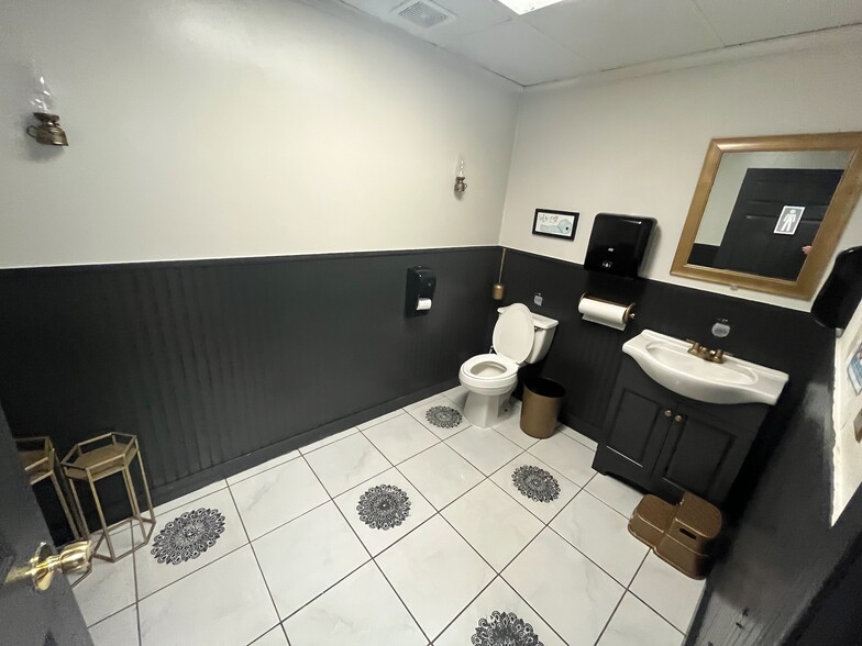 More Photos Of 3111 S Main St, Pearland Warehouse For Sale