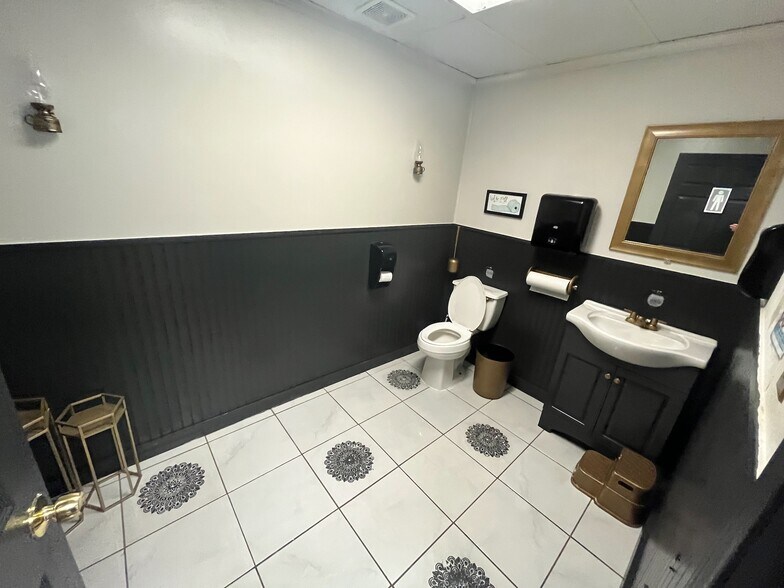 More Photos Of 3111 S Main St, Pearland Warehouse For Sale