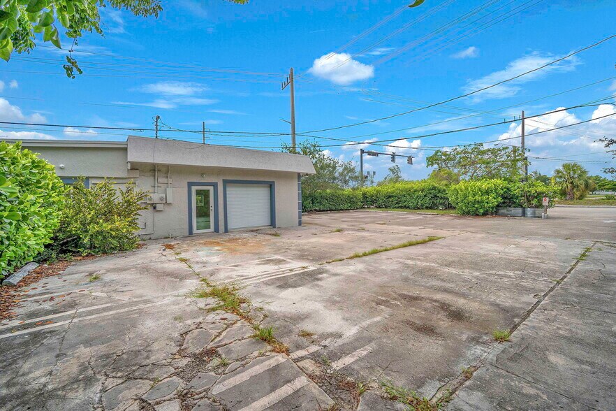 More Photos Of 3311 N Dixie Hwy, Pompano Beach Freestanding For Lease