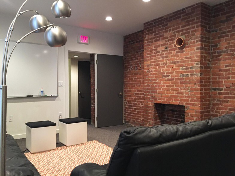 More Photos Of 1815-1819 E Carson St, Pittsburgh Storefront Retail Office For Lease