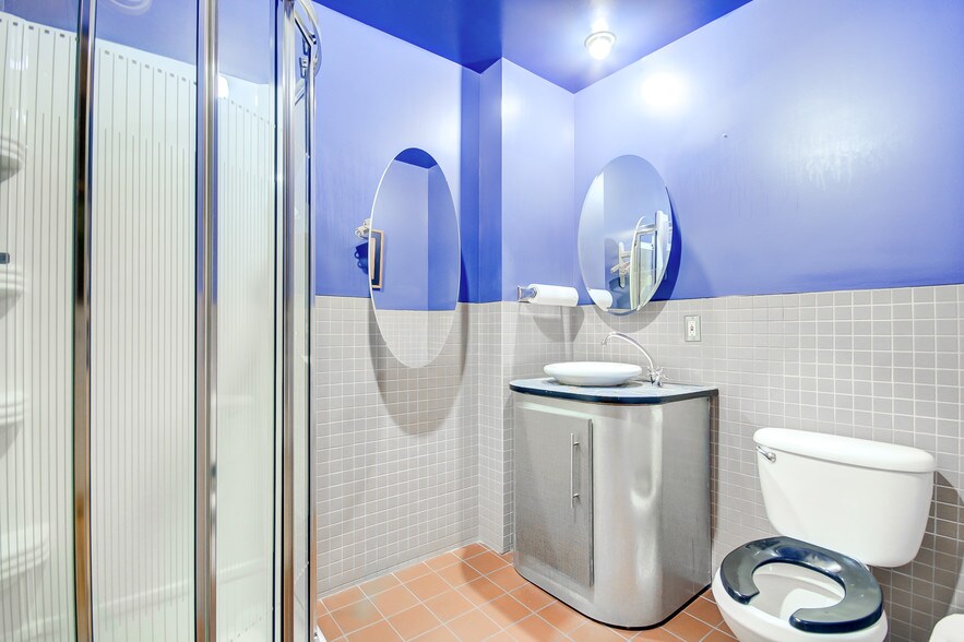 More Photos Of 75 Prom Du Portage, Gatineau Storefront Retail Office For Sale