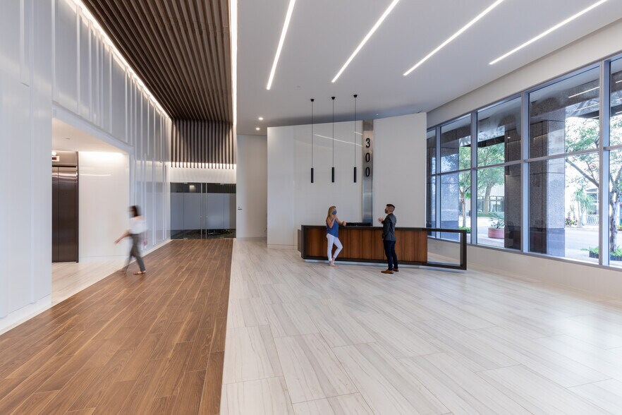 More Photos Of 300 S Orange Ave, Orlando Office For Lease