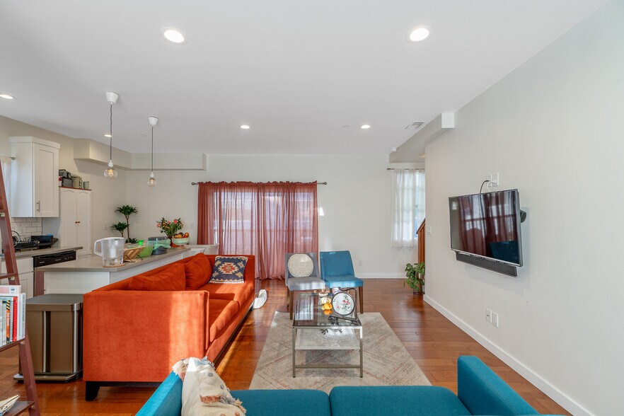 More Photos Of 6178 Aldama St, Los Angeles Apartments For Sale