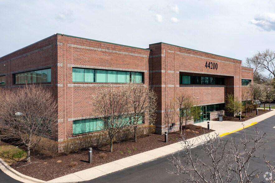 More Photos Of 44200 Woodward Ave, Pontiac Medical For Lease