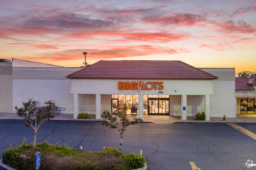 More Photos Of 17009 Valley Blvd, Fontana Unknown For Lease