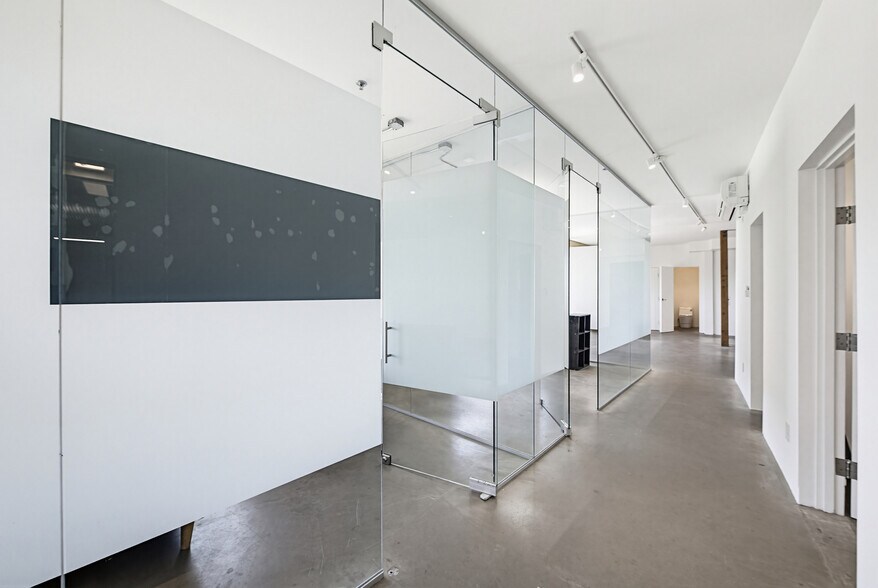 More Photos Of 2434 Lincoln Blvd, Venice Loft Creative Space For Lease