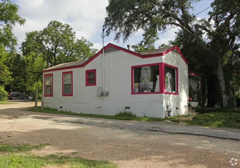 More Photos Of 3704 Crawford St, Austin Freestanding For Lease
