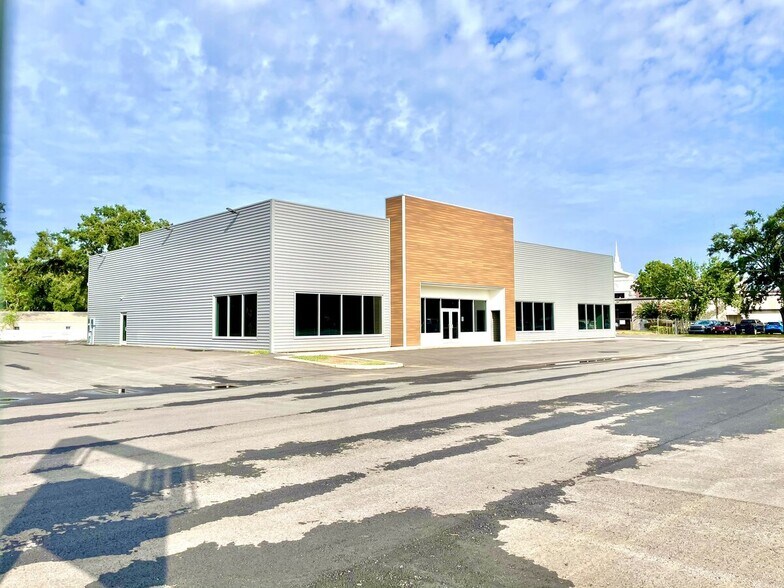 More Photos Of 5901 N W St, Pensacola General Retail For Sale