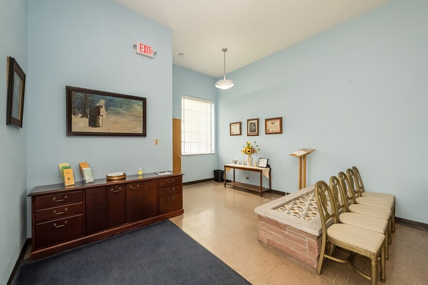 More Photos Of 6026 S Kingshighway Blvd, Saint Louis Religious Facility For Sale