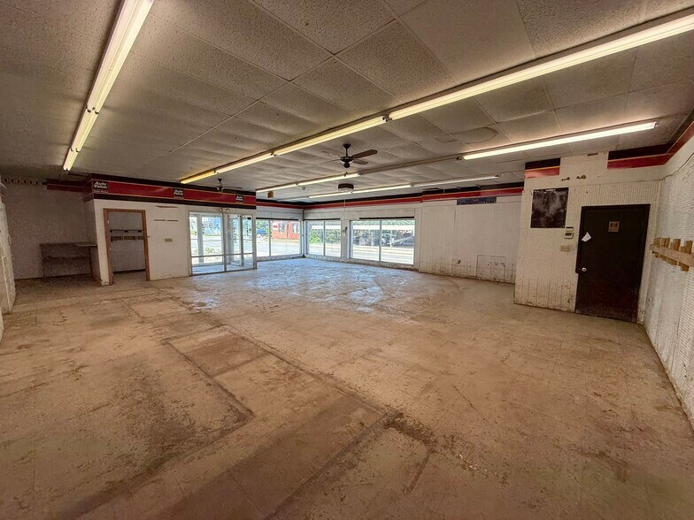 More Photos Of 36 Main St, Mexico General Retail For Sale