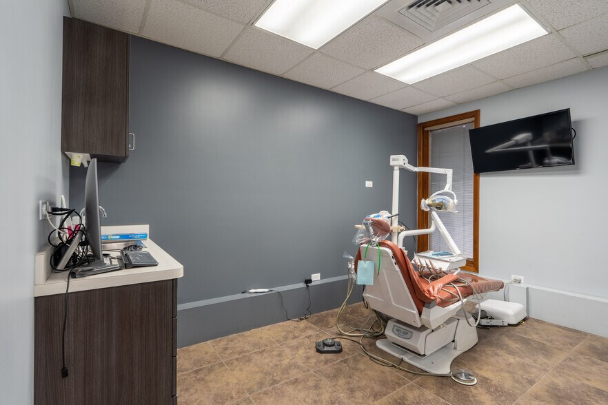More Photos Of 605-615 W Euclid Ave, Arlington Heights Medical For Lease
