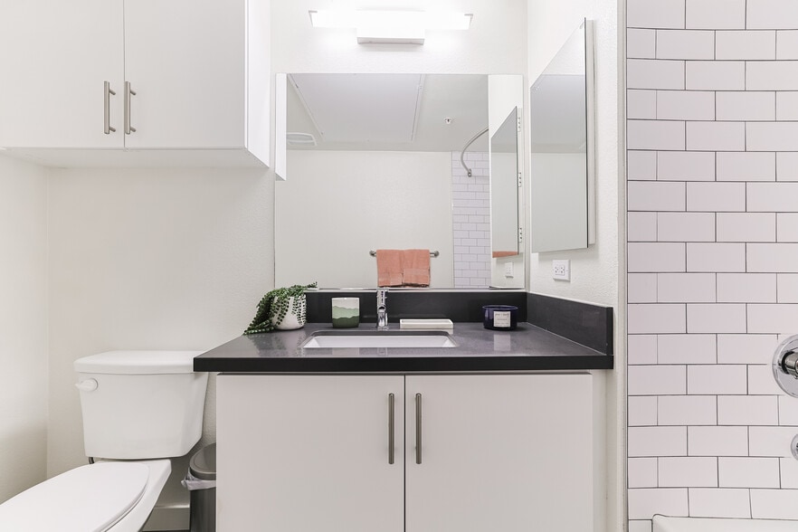 More Photos Of 10555 Bloomfield St, Toluca Lake Apartments For Sale