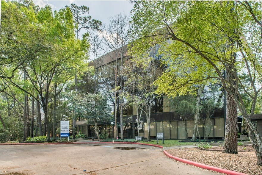 More Photos Of 2180 North Loop W, Houston Unknown For Lease