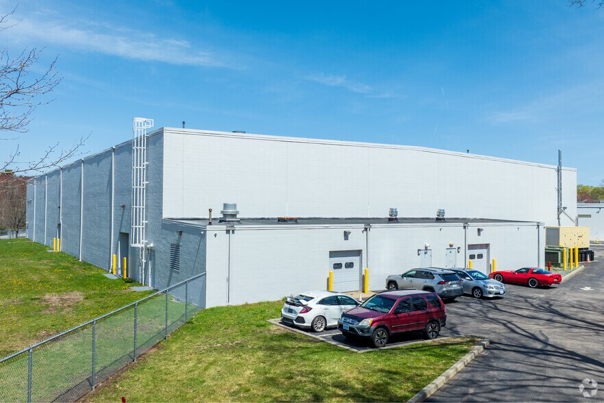 More Photos Of 29 Hayward St, Franklin Warehouse For Lease
