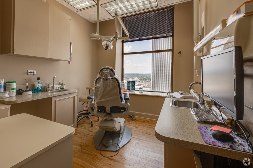 More Photos Of 401 S Boston Ave, Tulsa Office For Lease