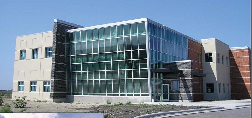 More Photos Of 4776 S 28th Ave, Fargo Office For Lease