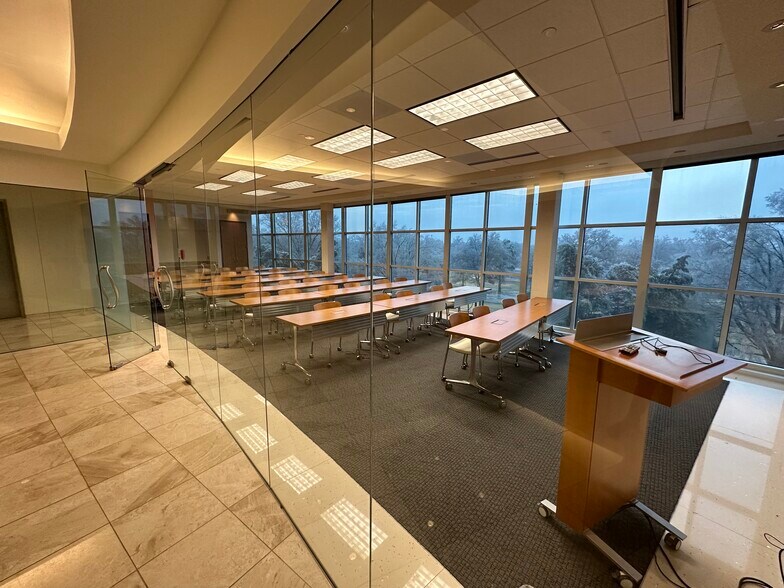 More Photos Of 3725 Champion Hills Dr, Memphis Office For Sale