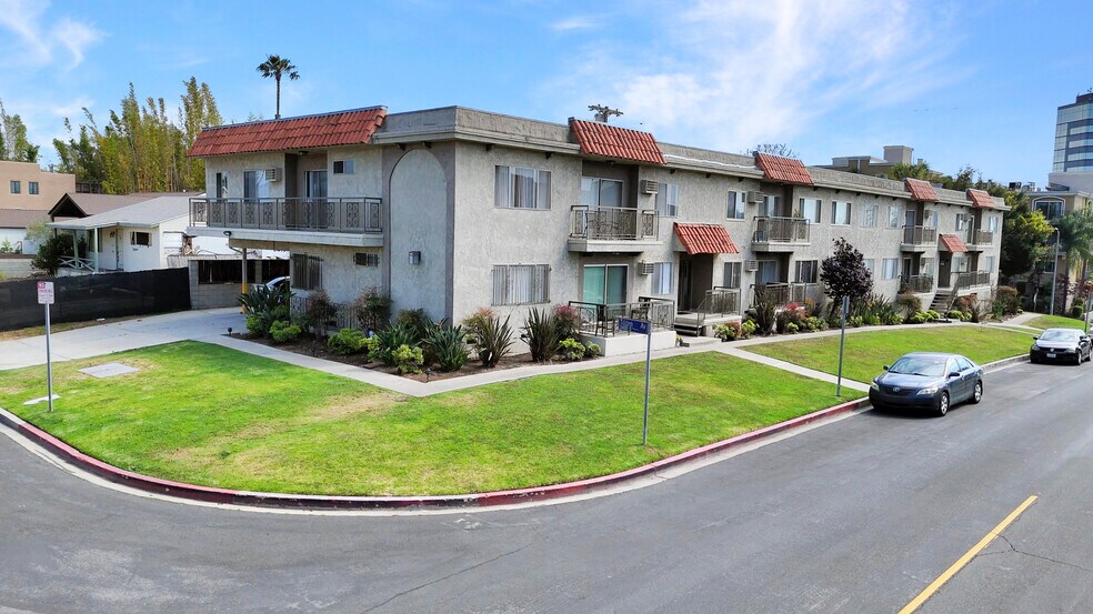 Primary Photo Of 11060-11070 Rose Ave, Los Angeles Apartments For Sale
