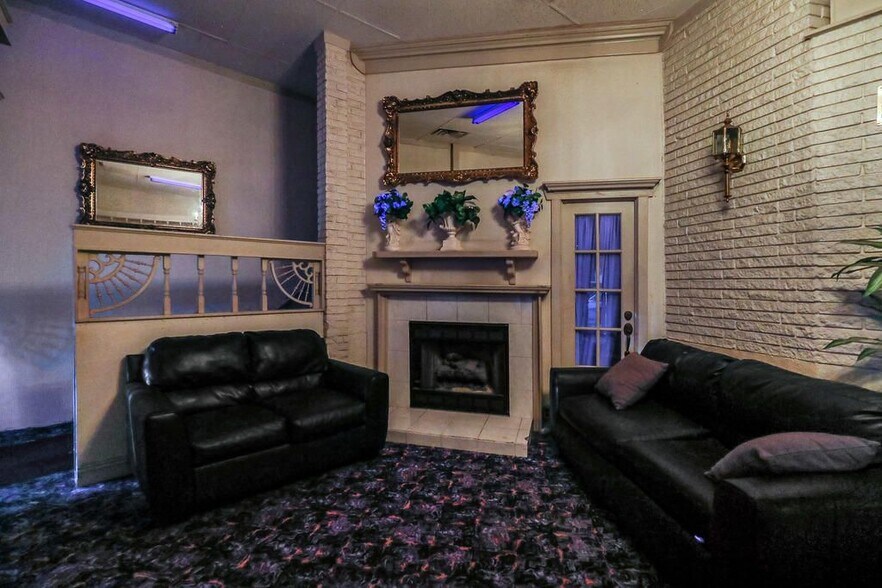More Photos Of 108 109 N 3rd st, Leesville Sports And Entertainment For Sale