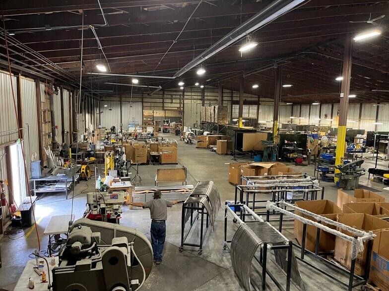 More Photos Of 822 Middlebury St, Elkhart Light Manufacturing For Sale