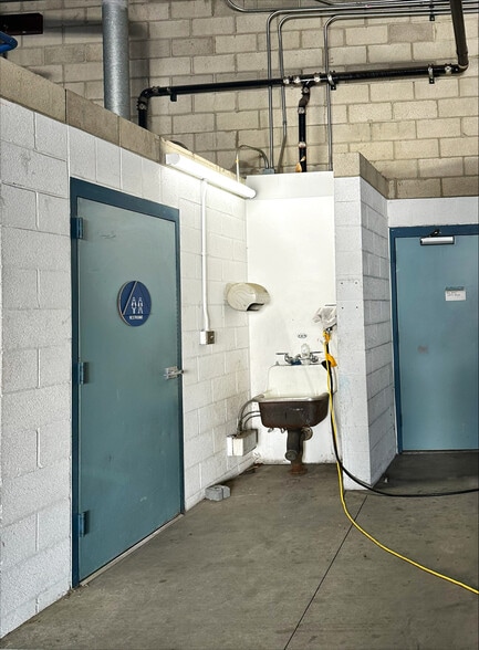 More Photos Of 460 W 5th St, San Pedro Parking Garage For Lease