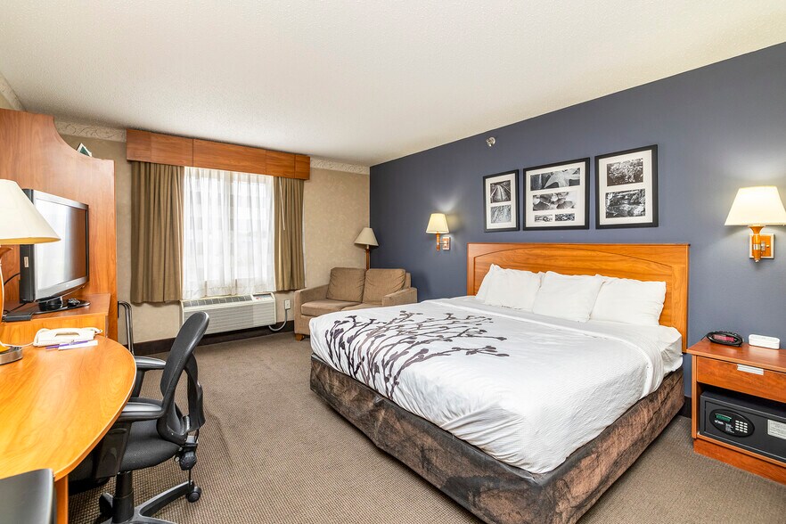 More Photos Of 2400 10th St SW, Minot Hotel For Sale