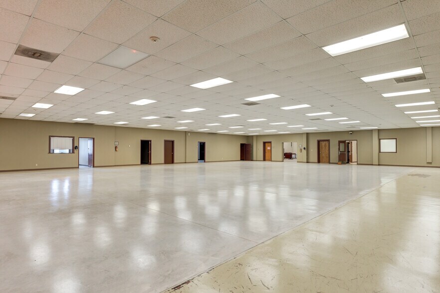 More Photos Of 3802-3806 Interstate 27, Lubbock Office For Sale