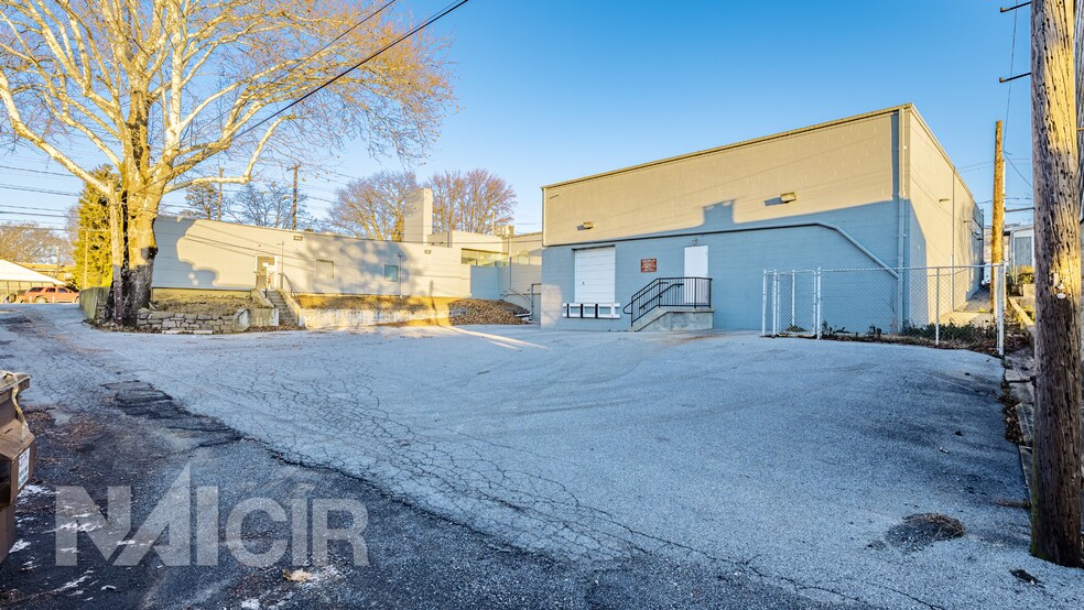 More Photos Of 400 W Lancaster Ave, Shillington Flex For Lease