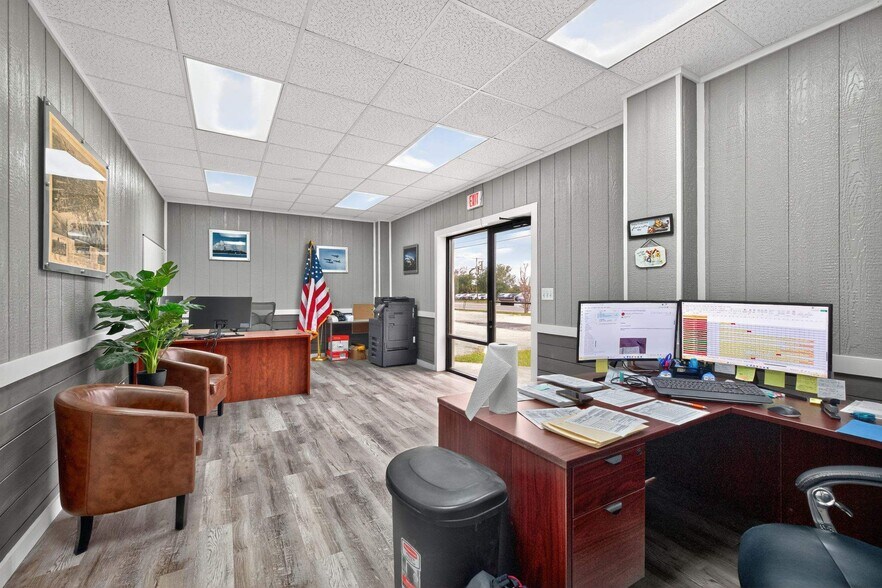 More Photos Of 3500 N Palafox St, Pensacola Showroom For Sale