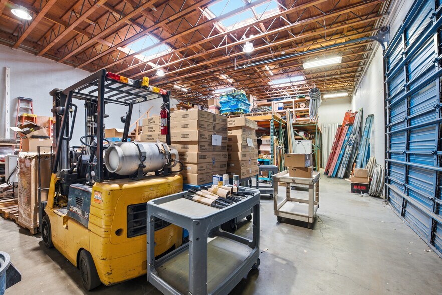 More Photos Of 1433 Arundell Ave, Ventura Manufacturing For Sale
