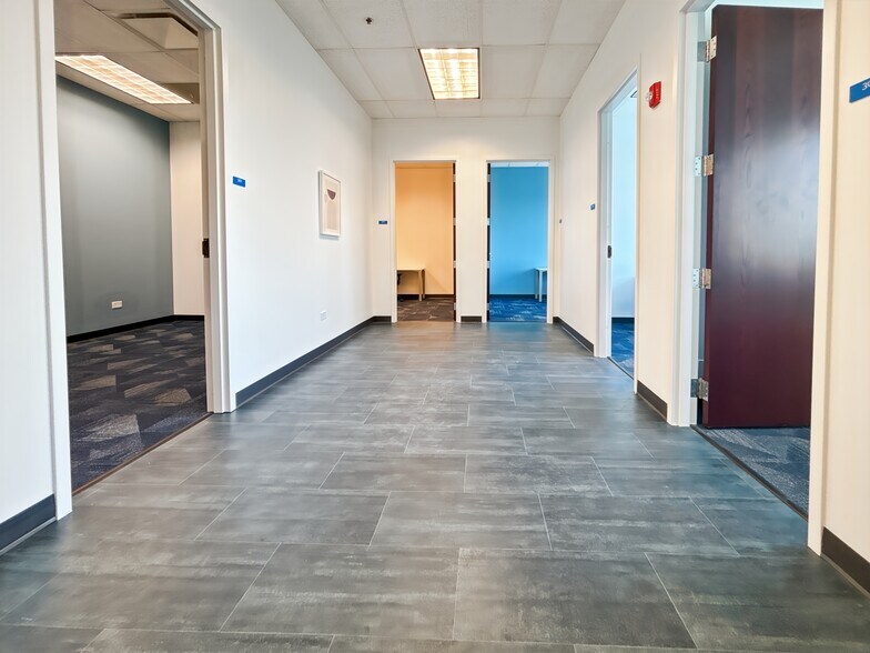 More Photos Of 1560 Wall St, Naperville Coworking Space