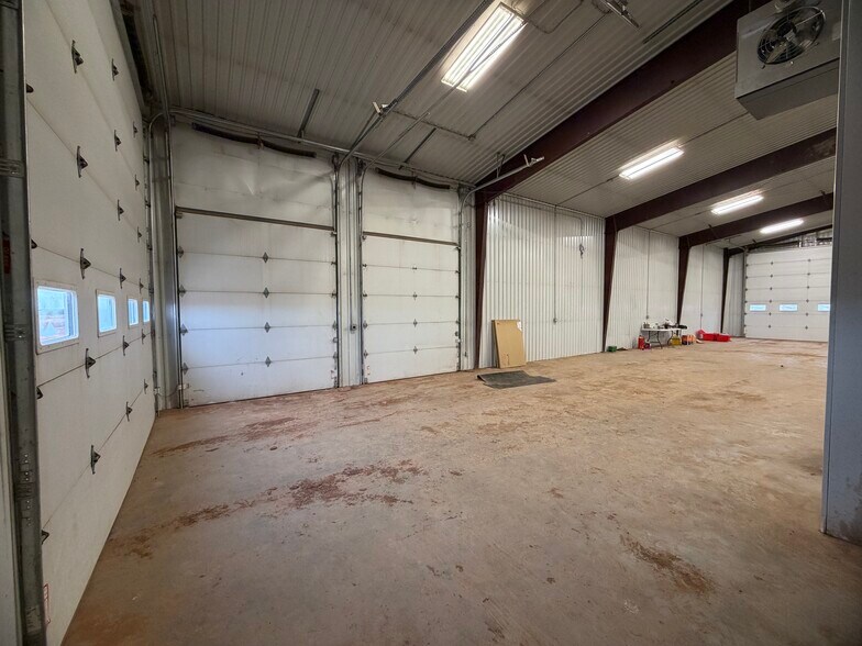 More Photos Of 2114 24th Ave SE, Watford City Warehouse For Sale