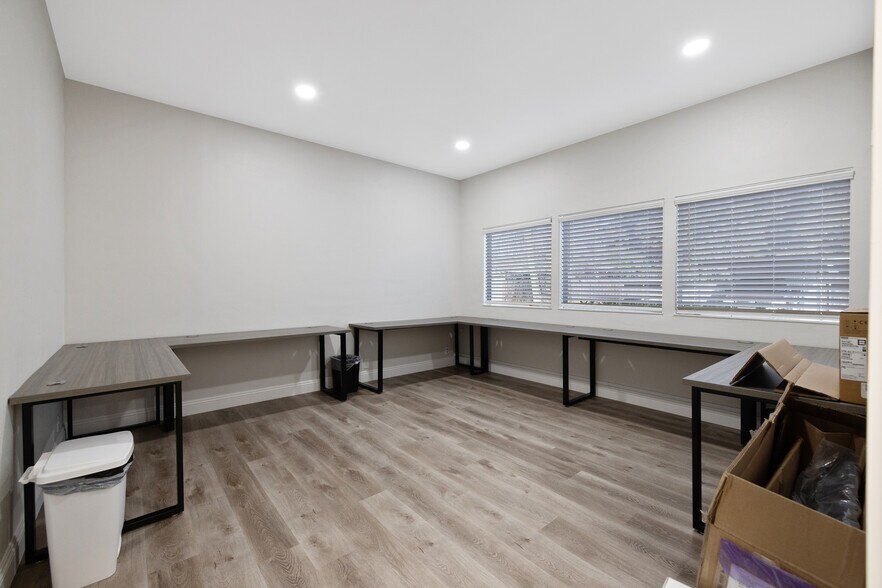 More Photos Of 1620 W Mineral King Ave, Visalia Office For Sale