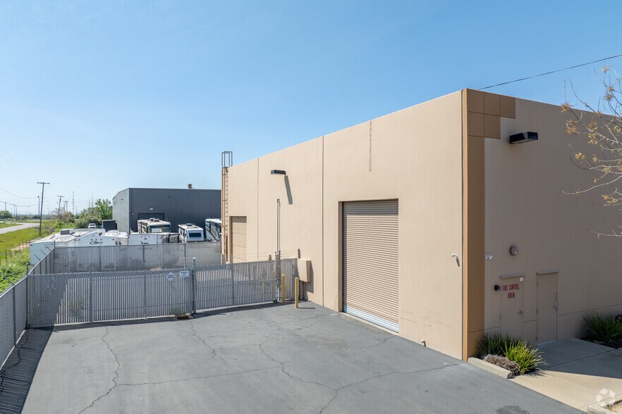 More Photos Of 9092 Elkmont Way, Elk Grove Warehouse For Sale