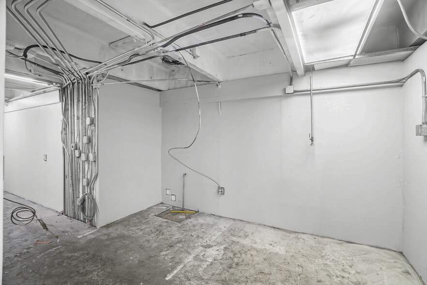 More Photos Of 8200-8358 NW 30th Ter, Doral Warehouse For Lease