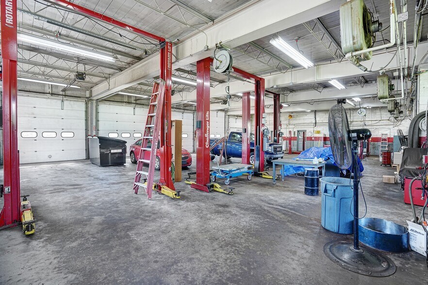 More Photos Of 1955 N Main St, Sheffield Auto Repair For Sale